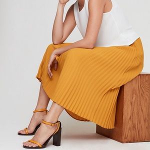 Babaton JUDE skirt - Aritzia Size Medium - Pink